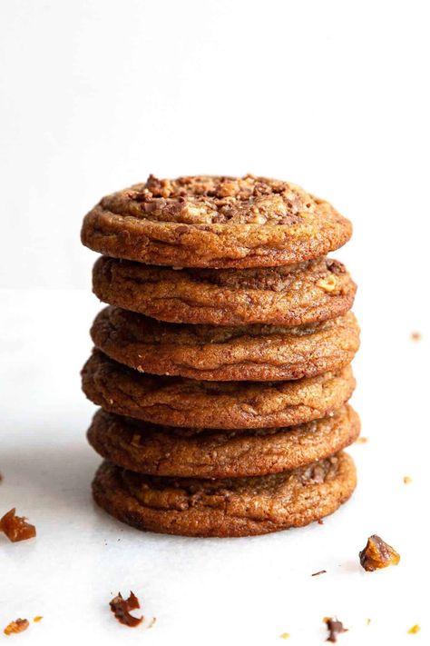 The BEST Thick and Chewy Brown Butter Toffee Cookies | Foodtasia Brown Butter Toffee Cookies, Butter Toffee Cookies, Heath Bar Cookies, Heath Toffee, Toffee Cookie Recipe, How To Make Toffee, Cranberry Orange Cookies, Butter Pecan Cookies, Raspberry Cookies