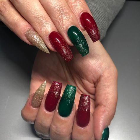 Red Gold Green Nails, Red Gold And Green Nails, Red Green Gold Nails, Red Green And Gold Nails, Kawaii Fits, Red And Gold Nails, Festive Nails, Dark Green Nails, Green Nail Art