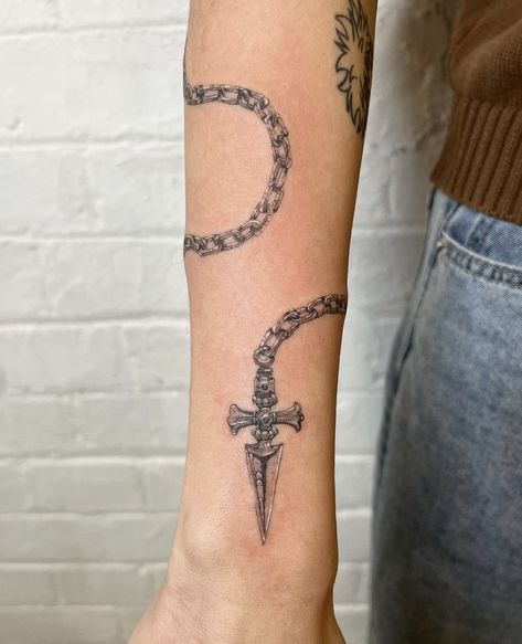 Hunter Tattoo, Chain Tattoo, Sharpie Tattoos, Tasteful Tattoos, Small Tattoos For Guys, Subtle Tattoos, Aesthetic Tattoo, Dope Tattoos, Simplistic Tattoos