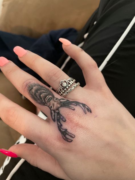 Hand Tattoos Western, Couple Tattoos Western, Outlaw Woman Tattoo, Western Hand Tattoos, Western Grunge Aesthetic, Outlaw Tattoo, Outlaw Women, Western Grunge, Western Tattoos