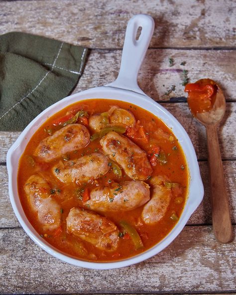 ¡Aprendé a preparar Chorizo a la Pomarola con esta receta fácil y divertida! Cociná con Inspiración y descubrí todos los tips saludables que NESTLÉ tiene para vos. Quick Easy Family Dinners, Tips Saludables, Easy Family Dinners, Weeknight Dinner, Family Dinner, Thai Red Curry, Quick Easy, Sandwiches, Pizza