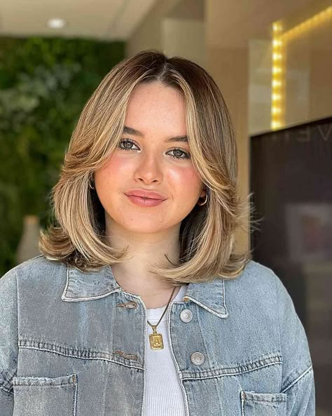 Short Fluffy Hair, Chubby Face Haircuts, Short Hair Cuts For Round Faces, Spring Haircuts, Hair Styles For Round Faces, Bangs For Round Face, Haircut Inspo, Hair Cut Ideas, Round Face Shape