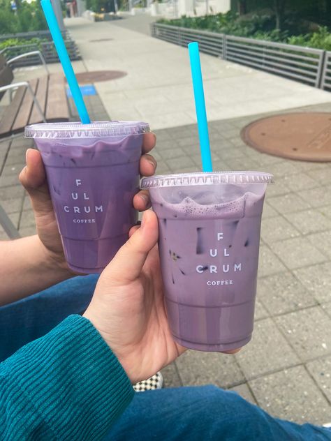 Coffee Dates Aesthetic, Purple Cafe, Purple Drinks, Purple Food, Purple Coffee, Purple Vibe, Lavender Aesthetic, Romantic Date Ideas, Lovely Lavender