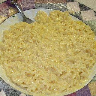 Mac & Cheese Ramen Style Raman Recipes, Ramen Meals, Box Mac And Cheese, Top Ramen Recipes, Ramen Noodle Recipes Easy, Cheese Ramen, Ramen Recipes Easy, Ramen Dishes, College Cooking