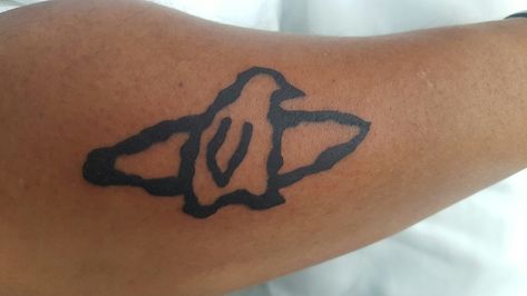 Relaxed penguin Surfs Up Tattoo Movie, Chicken Joe Surfs Up Tattoo, Movie Reference Tattoos, Surf Tattoo Men, Surfs Up Tattoo, Simple Tattoo Ideas Female, Masc Tattoos, Medium Tattoo Ideas, Surfing Tattoos