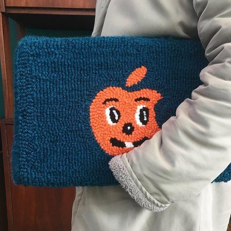 You can do almost everything with punch needle. Check this macbook cover made by @studio.myome Macbook Pouch, Macbook Cover, Macbook Bag, Macbook Covers, 강아지 그림, Studio Studio, New Year's Crafts, Needle Case, Craft Studio