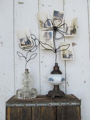 Sassytrash: Repurposing...... Displaying Pictures, Art Fil, Old Lamps, Wire Flowers, Picture Holders, Repurposed Items, Upcycle Recycle, Trash To Treasure, Wire Crafts