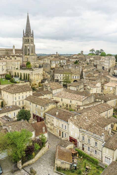 Saint Emilion France, St Emilion, Wanderlust Travel, Us Travel, Paris Skyline, Travel Inspiration, Places To Go, National Parks, Honey