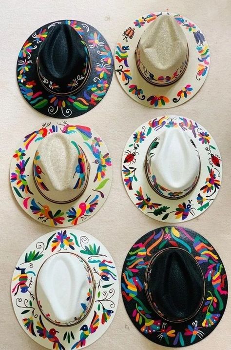 Painted Hats, Beaded Hat, Unique Hats, Diy Hat, Hat Ideas, Fancy Hats, Painted Clothes, Western Hats, Be Unique