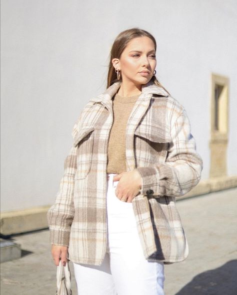 Beige Plaid Jacket Outfit, Checked Jacket Outfit, Checkered Jacket Outfit, Plaid Jacket Outfit, Outfits Uni, Boho Street Style, Cute Professional Outfits, Autumn Winter Outfits, Checkered Jacket