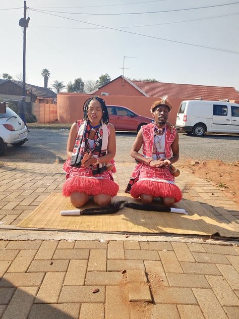 Sangoma greeting ancestors at the gate #dlozi #sangoma #mpandekamzilikazi Sangoma Aesthetic, Zulu Traditional Attire, African History Truths, Break Up Spells, Traditional Healer, African Traditional Wear, African Spirituality, Spiritual Healer, Protection Spells