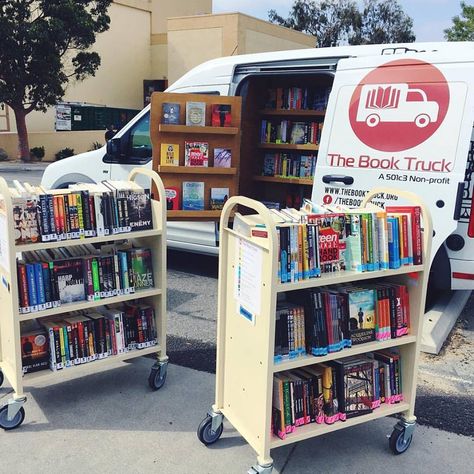 People Who Move Us: Elizabeth Dragga - Founder of The Book Truck | Moving Happiness Home Book Truck Library, Bookshelves On Wheels, Library On Wheels, Mobile Library Ideas, Bookstore On Wheels, Book Mobile Truck, Pop Up Book Store, Bus Library, Mobile Bookshop