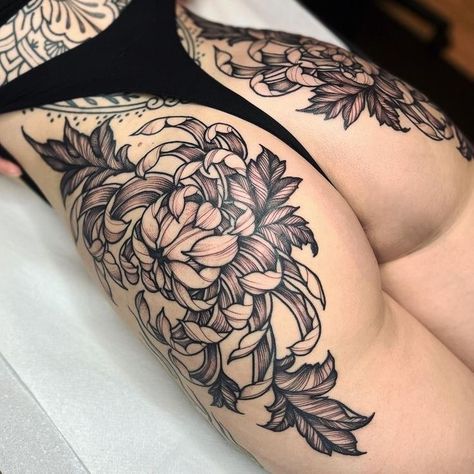 Hip Tattoos Women, Tattoed Women, Fire Tattoo, Pretty Tattoos For Women, Flowers Tattoo, E Tattoo, Back Tattoo Women, Home Tattoo, Art Tattoos