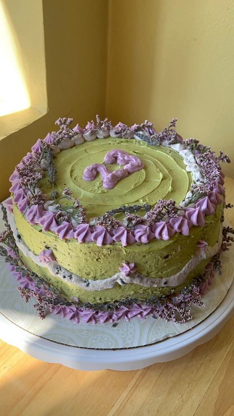 Floral cake • Vintage Cake • Cake decoration • Birthday Cake Purple And Green Cake Ideas, Purple And Green Birthday Party Ideas, Green And Purple Cake, Purple Cake Aesthetic, Purple Vintage Cake, Purple Birthday Cake, Cake Decoration Birthday, Purple Cakes Birthday, Tangled Birthday Party