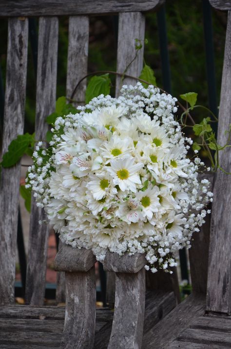 Bridal bouquet for Jess Pretty Recipes, Daisy Bouquets, Lilies White, Pearl Pins, White Bouquets, Wedding Design Inspiration, Peruvian Lilies, Daisy Bouquet, Babies Breath