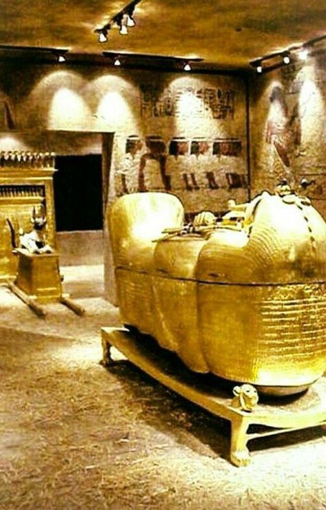 Luxor Hotel, King Tut Tomb, Egypt Mummy, King Tutankhamun, Egypt Today, Egyptian Temple, Ancient Egypt History, Egyptian Artifacts, Old Egypt