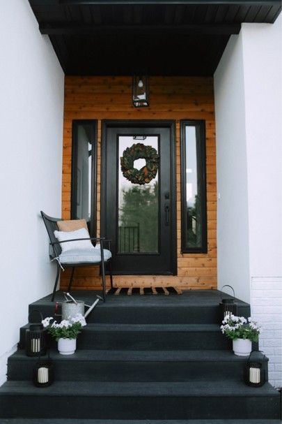 Modern Front Porch Decor, Doormat Diy, Modern Front Porches, Front Porch Steps, Modern Porch, Front Porch Makeover, Painted Front Porches, Modern Entrance, Diy Front Porch