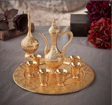 Moroccan Tea Set, Turkish Tea Cups, Turkish Teapot, Arabic Tea, Moroccan Tea, Vintage Tea Sets, Turkish Coffee Cups, Gold Dinnerware, Turkish Tea