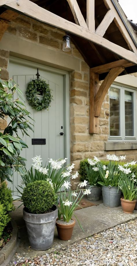 Wall Front House, Front Door Planting Ideas Entrance, Front Door Cottage Ideas, Front Of House Porch Ideas, Cottage Front Entrance, White Country House Exterior, Front Of Cottage Ideas, Cotswolds House Exterior, Uk Cottage Exterior