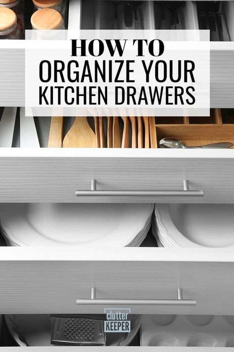 Discover shortcuts for drawer organization so you can always find exactly what you need. Organize your kitchen drawers once and for all. Organize Kitchen Drawers, Cutlery Drawer Organization, Kitchen Gadgets Organization, Organize Kitchen, Cutlery Drawer, Cleaning Supplies Organization, Kitchen Storage Space, Drawer Organization, Organized Kitchen