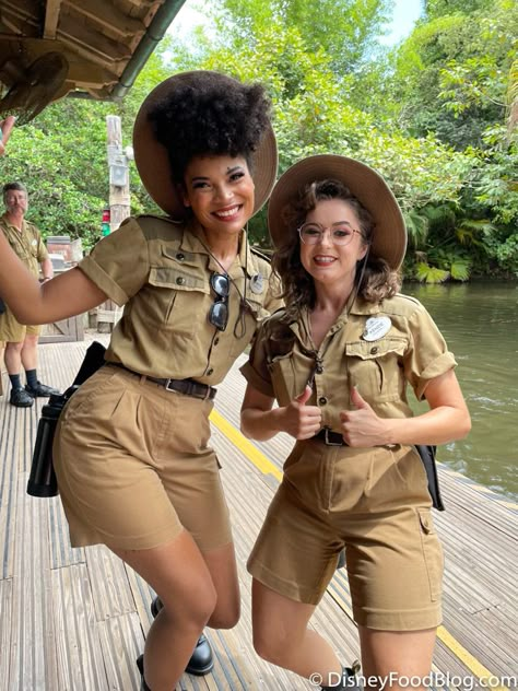 Tour Guide Outfit Safari, Park Ranger Costume Women, Jungle Explorer Costume, Explorer Costume Woman, Zoo Keeper Outfit Women, Jumanji Costume Ideas, Wildlife Biologist Outfit, Jungle Costume Ideas, Safari Theme Outfit Women