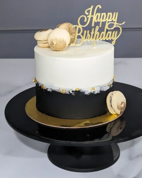 20 single tier cakes for MEN that never made it to the feed #cakeformen #singletiercake #customcakeshyderabad #hyderabadbaker Guys 21st Birthday, Tier Cakes, Single Tier Cake, Cakes For Men, Man Birthday, Tiered Cakes, 21st Birthday, Custom Cakes, Made It