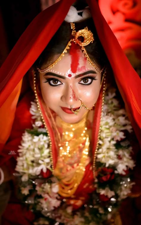 Sindur Wedding, Bengali Wedding Poses, Bengali Wedding Photography, Wedding Photography Aesthetic, Bengali Marriage, Wedding Cinematography Videos, Kolka Design, Bengali Fashion, Marriage Photo