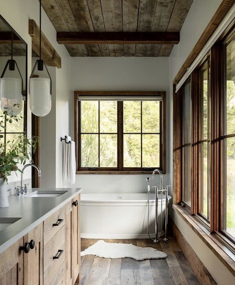 Cabin Bathrooms, Cabin Interiors, Modern Cabin, Cabin Design, House Bathroom, Cabin Homes, Beautiful Bathrooms, Log Homes, House Inspo