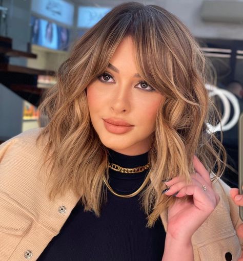 Feminine Midi Shag with Parted Bangs Mid Length Hair With Bangs, Trendy Bangs, Haircuts For Round Faces, Bangs For Round Face, Fall Hair Cuts, Bangs Hairstyles, Round Face Haircuts, Mid Length Hair, Round Faces