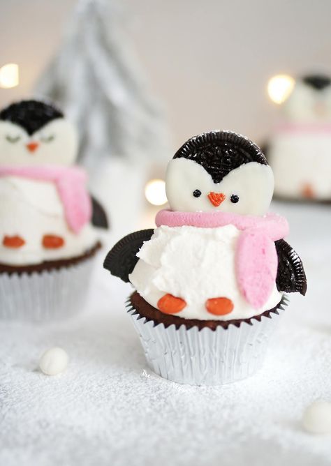 Polar Bear Cupcake, Culinary Photography, Easy Christmas Cupcakes, Penguin Cupcakes, Winter Cupcakes, Vegan Chocolate Cupcakes, Cocoa Powder Cookies, Bear Cupcakes, Festive Recipes