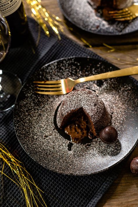 Dark Chocolate Molten Lava Cake for New Year's Eve Dark Chocolate Lava Cake, Chocolate Molten Lava Cake, Molten Lava Cakes Recipe, Sweets Photography, New Years Eve Dessert, Molten Lava Cake, Choco Lava, Molten Cake, Molten Chocolate Lava Cake