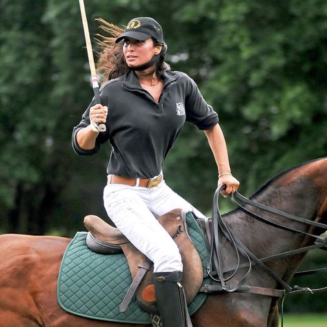 What To Wear To A Polo Match - Read This First What To Wear To A Polo Match, Polo Match Attire Women, Polo Match Outfits For Women, Polo Outfit Women's, Polo Match Outfit, Polo Field, Polo Grounds, Sports Attire, Polo Outfit