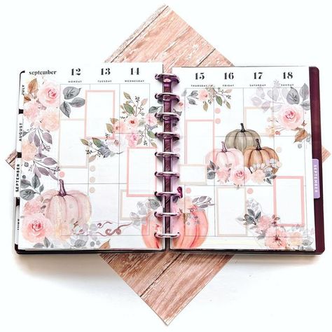 Planner Spread Inspiration, Scrapbook Planning, Fall Planner, Planner Doodles, Recollections Planner, Happy Planner Layout, Creative Planner, Pretty Planners, Craft Planner