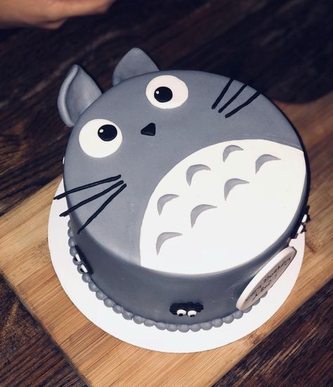 Totoro Birthday Cake, Totoro Birthday, Anime Cake, Diy Birthday Cake, Funny Birthday Cakes, Birthday Cakes For Women, Cakes For Women, Cat Cake, Pretty Birthday Cakes