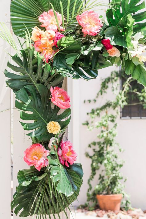 Tropical Theme Party, Tropical Birthday Party, Tropical Party Decorations, Floral Arch Wedding, Tropical Bridal Showers, Fiesta Tropical, Tropical Birthday, Arch Wedding, Boda Mexicana