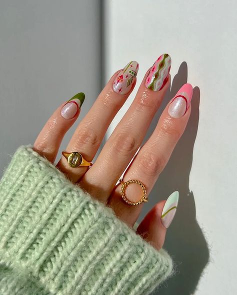 Retro Nails, Tree Nails, Plaid Nails, Cute Christmas Nails, Holiday Nail, Colorful Nails, Holiday Nail Art, Festival Nails, Nails 2024