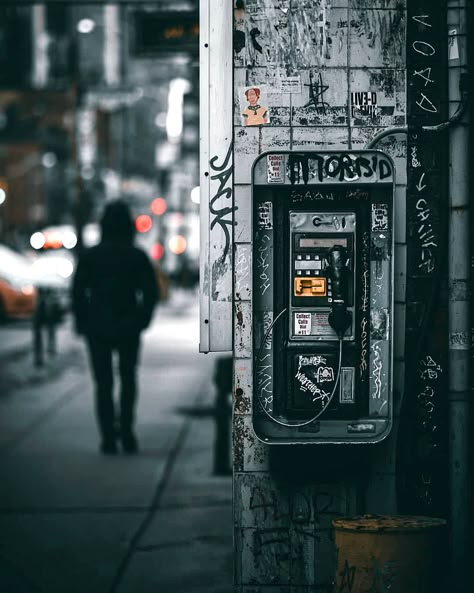 James Nachtwey, Street Photography Urban, City Streets Photography, Urban Explorer, Bokeh Lights, Light Trails, Foto Tips, Cinematic Photography, Trik Fotografi