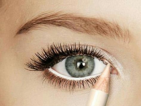 Use white eyeliner on your lower lash waterline, and then also white liner with a tad of shimmer on the inner corners of your eyes. This will make you look so alive and bright. Makeup Tips For Small Eyes, White Eye Makeup, Covering Acne, Makeup For Small Eyes, Under Eye Makeup, 50 Makeup, Huda Beauty Makeup, Foundation Application, White Makeup