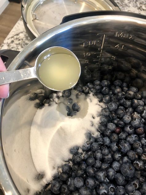 Instant Pot Jam, Crockpot Blueberry Jam, Blueberry Moonshine, Blueberry Freezer Jam, Frozen Blueberry Recipes, Blueberry Jam Recipe, Blueberry Crumble Bars, Canned Blueberries, Apple Jam