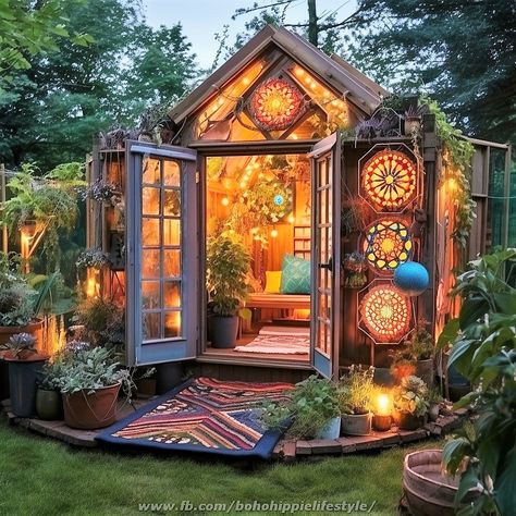 Free-Spirited Oasis: Embracing Boho... - Boho Style Decor Boho She Shed, Backyard Guest Houses, Old School Bus, Shed Cabin, Garden Cabins, Craft Shed, Boho Style Decor, Hippie Homes, Bohemian House