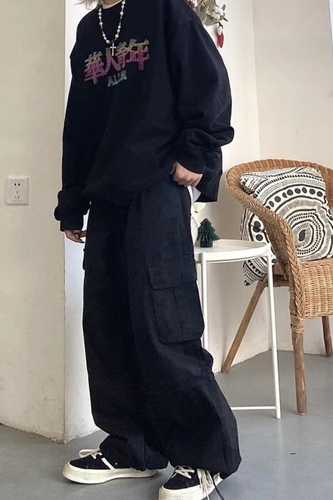 Loose Wide Leg Hip Hop Cargo Men Pants – Tomscloth Loose Cargo Pants Outfit Mens, Skater Male Outfits, Ootd Cargo Pants Men, Loose Outfit Men, Mens Baggy Outfit, Masculine Streetwear, Rave Fits For Guys, Asian Streetwear Men, Alt Male Fashion