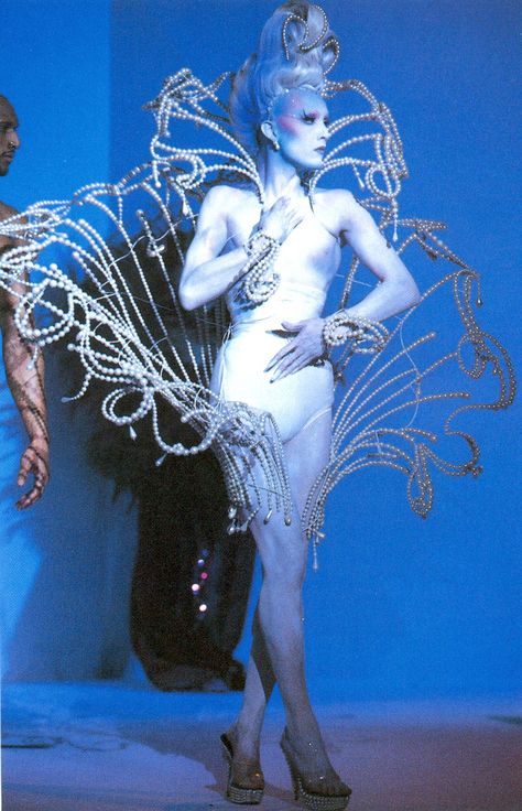 Thierry Mugler, A Man, A Woman, Fall Winter, Wall, Blue, White