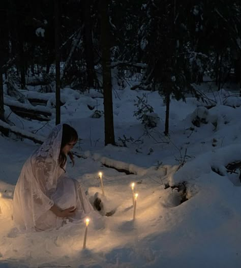 Folklore Witch Aesthetic, Witchy Snow Photoshoot, Witch Winter Aesthetic, Winter Witch Photoshoot, Winter Witch Aesthetic Wallpaper, New England Witch Aesthetic, Dark Yule Aesthetic, Yule Photoshoot, Summer Witch Aesthetic