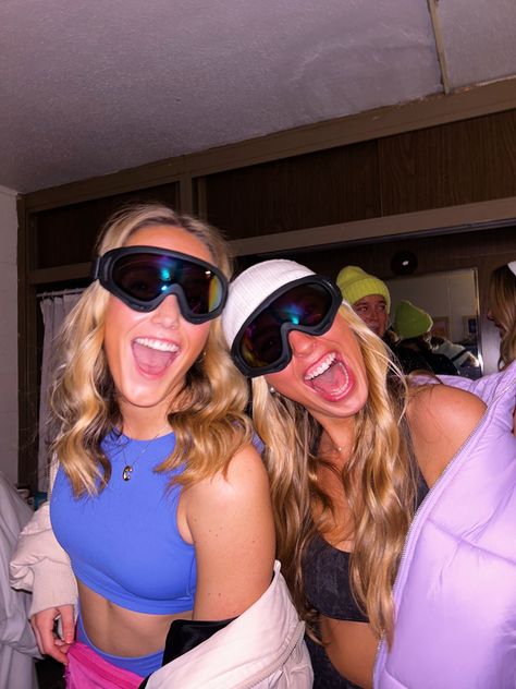 Ski themed outfits, aspen, ski, instagram poses, frat party outfits, college instagram Skier Costume Halloween, Apres Ski Fancy Dress, Apres Ski Outfits Party, Aspen Ski Party Outfit, Ski Lodge Sorority Banner, Ski Bachelorette Party Outfit, Ski Lodge Frat Party Outfit, 80s In Aspen Theme Outfit College, Ski Sorority Theme