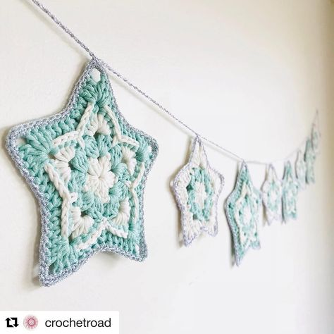 Cutest stars ever! #Repost @crochetroad (@get_repost) ・・・ Joining in with the #molliemakersweek challenge today, & the prompt is:… Crochet Granny Square Garland, Granny Square Star Crochet Pattern, Christmas Crochet Garland Free Pattern, Crocheted Stars Pattern Free, Crochet Christmas Ornaments Easy, Crochet Granny Square Star, Star Granny Square Crochet Pattern Free, Crochet Bunting Free Pattern, Stars Garland