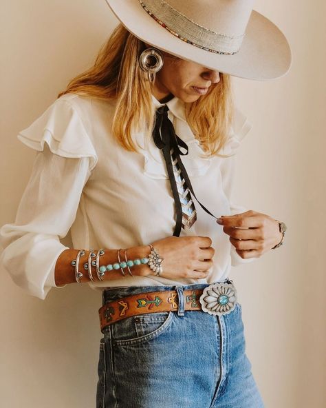 Ready Freddy 👍#the2bandits Chic Outfits Fall, Cowgirl Chic Outfits, Western Chic Outfits, Nfr Outfits, Looks Country, Nashville Outfits, Rodeo Outfits, Rodeo Fashion, Chic Fall Outfits