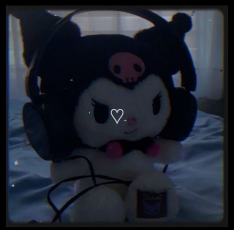 Kuromi Playlist Cover, Kuromi Girl Pfp, Dark Kuromi Wallpaper, Kuromi Pfp Aesthetic, Cartoon Profile Pics Black, Kuromi Profile Picture, Kuromi Fanart, Goth Kuromi, Hello Kitty Aesthetic Pfp