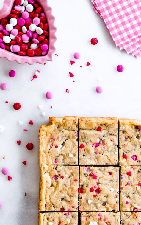 Valentine Blondies, Holiday Dessert Drinks, Awesome Desserts, Blondie Bar, Baked Good, Blondies Recipe, Blondie Brownies, Southern Kitchen, Southern Kitchens