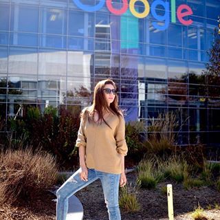 I am not a tech geek but man I was geeking out at @google HQ!  Can’t wait to go back, had a greeaaaat time.  We at @shaukatkhanum are grateful for the support.  P.S Its true’ Google does know everything💁🏻‍♀️ 📸 @ifatimaphoto Mahira Khan Photos, Google Girl, Western Dresses For Girl, Winter Outfits 2020, Army Room, Mehndi Decor, Mahira Khan, Winter Styles, Beautiful Dresses For Women