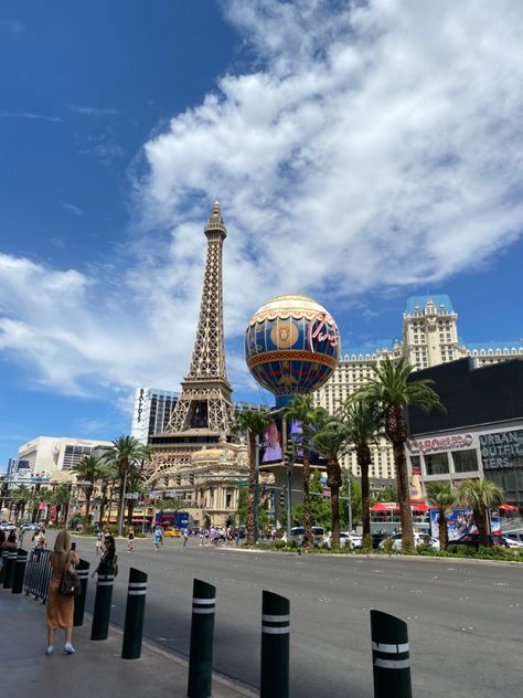 Las Vegas Paris, Welcome To Vegas, Las Vegas Boulevard, Las Vagas, Paris Tower, Paris Hotel, Vegas Baby, Paris Hotels, Paris Skyline